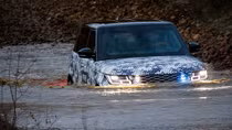 Siêu SUV bọc thép có khả năng lội nước Sentinel 2019