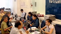 Loay hoay mua vé máy bay Tết
