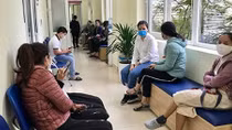 Vợ chồng hiếm muộn gian nan tìm con