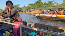 Dập dềnh phiên chợ Tây Đô