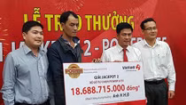 Lần đầu tiên có người không đeo mặt nạ nhận giải độc đắc