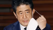 Giai đoạn khó khăn của ông Shinzo Abe