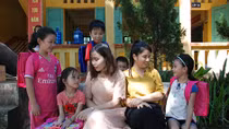 “Cõng” chữ lên non nơi rốn lũ