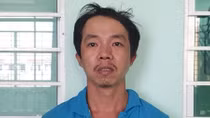 Bắt quả tang tên trộm chuyên lấy túi xách trên xe máy