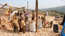 Khai thác vàng bất hợp pháp ở Uganda