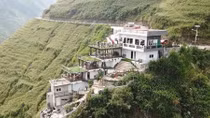 Vụ công trình trái phép trên đỉnh Mã Pì Lèng: Đừng đưa sinh mệnh ra "dọa" pháp luật