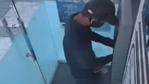 Truy bắt kẻ cài "rệp" vào cây ATM để trộm mật khẩu