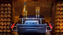 Sốc với bộ đồ uống champagne giá gần 2 tỷ của Rolls-Royce