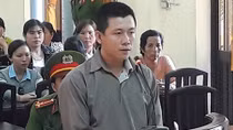 Chém chết người phụ nữ hàng xóm rồi cướp 5 chỉ vàng