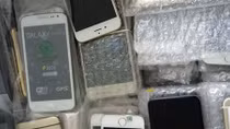 Vận chuyển trái phép 300 điện thoại di động