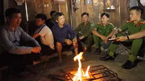 Xây lầu thắng lợi trên nền nhân dân