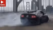 Liều lĩnh drift trên cầu, chủ nhân chiếc Ford Mustang bị bắt