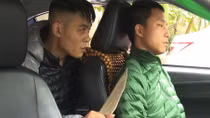 Mang dao bầu đi cướp tài sản của taxi lúc nửa đêm