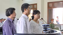 Hoãn xử nguyên Giám đốc Sở TT-TT Phú Yên vì vắng mặt 129 người