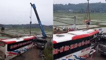 Xe ô tô mất lái 1 người tử vong, 13 người bị thương