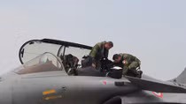 Sức mạnh của tiêm kích Pháp Rafale lần đầu tiên đến Việt Nam