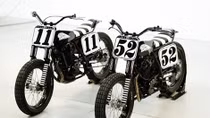 Bộ đôi môtô độ phong cách Flat Tracker kỷ niệm 20 năm tình bạn