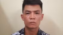 Bắt hai đối tượng giả "nhân viên an ninh" thu tiền tàu, thuyền trên sông