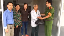 Công an giúp cụ ông đi lạc gần 30 km về nhà