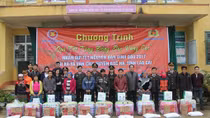Những món quà Xuân của Cục an ninh Tây Bắc với đồng bào miền núi