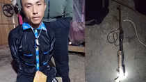 Bắt đối tượng mua bán 1 bánh heroin, "thủ" 2 khẩu súng tự chế