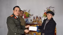 Chia sẻ nỗi mất mát với gia đình nạn nhân tai nạn giao thông