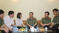 Bộ trưởng Tô Lâm thăm hỏi các gia đình thương binh, liệt sỹ thuộc CATP Hà Nội