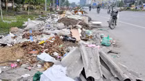 Khu dân cư bỗng biến thành nơi đổ rác