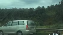 Phạt tiền, tước giấy phép lái xe dừng trên cao tốc để ăn uống