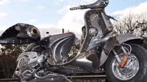 Ngỡ ngàng trước vẻ đẹp xe Vespa cổ độ phong cách chiến binh Hy Lạp