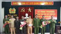 Thưởng nóng đơn vị bắt vụ 20 bánh heroin ở Nghệ An
