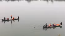 Thầy hiệu trưởng nhảy cầu trên sông Lam