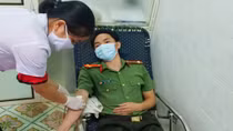 Trung úy 2 lần hiến máu khẩn cấp cứu người