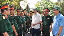 Chủ tịch nước thăm cán bộ, chiến sĩ Đảo Ngư