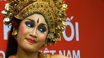 Bali, nơi các thánh thần “vào” du lịch