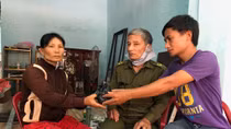 Nhặt được 180 triệu đồng và 1,3 cây vàng khi thu mua ve chai