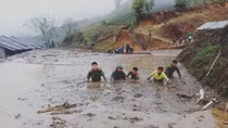 Khẩn trương giúp người dân khắc phục hậu quả giông lốc và mưa lũ