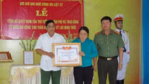 Trao bằng Tổ quốc ghi công cho thân nhân Liệt sĩ Lưu Minh Thức