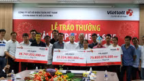 3 người trúng số độc đắc nhận thưởng 127 tỷ đồng cùng lúc