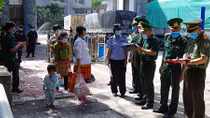 Tiếp nhận công dân do Trung Quốc trao trả