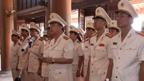 Công an Hà Nam dâng hương, báo công Chủ tịch Hồ Chí Minh