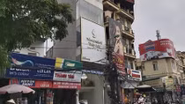 Hút mỡ bụng, nâng ngực trái phép ngay gần UBND phường