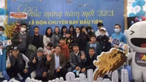Vietnam Airlines Group chào đón các vị khách đầu tiên trong năm 2021 trên cả nước