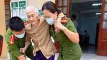 Lan tỏa nhiều hình ảnh đẹp của chiến sĩ Công an trong chiến dịch cấp CCCD