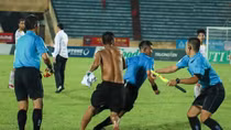 Cấm chỉ trích trọng tài