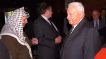 Ông Yasser Arafat đã thoát khỏi âm mưu ám sát như thế nào?
