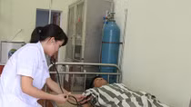 Nhọc nhằn bác sĩ trại giam