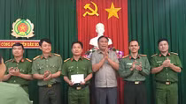 Thưởng nóng CAH Đắk Song trong vụ triệt phá nhóm đối tượng cho vay lãi nặng