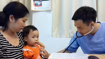 “Khai tử” quy định ghi chứng minh thư của bố/mẹ trên đơn thuốc của trẻ