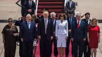 Tổng thống Mỹ Donald Trump rời Trung Đông với “lời hứa hòa bình”